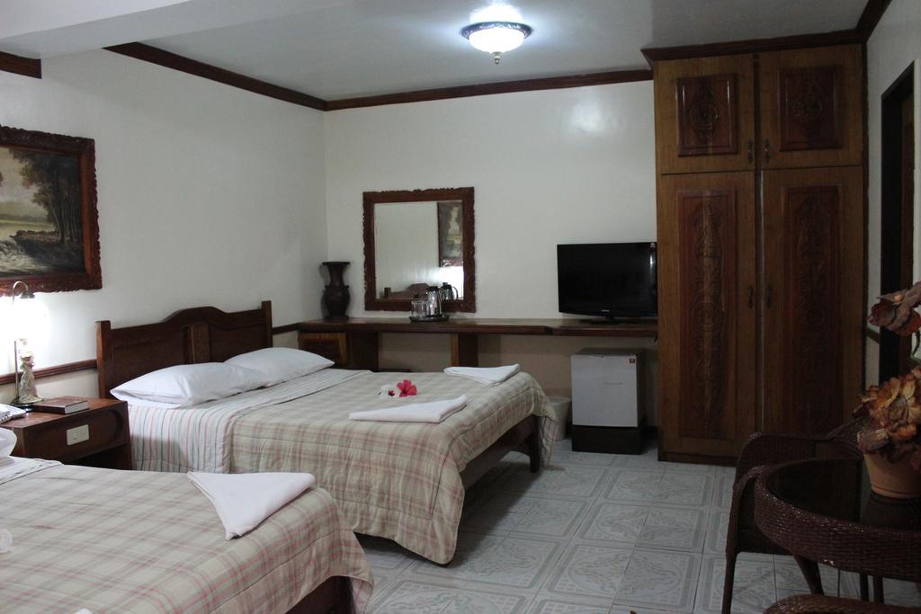 Tonglen Beach Resort Balabag  Room photo